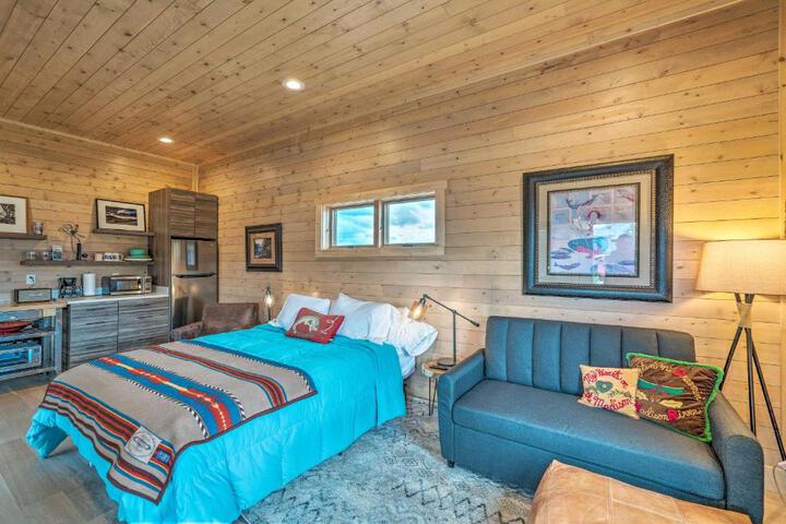 Ennis Lake Studio w / Kayak Pool & Fire Pit!