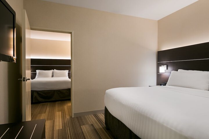 Holiday Inn Express & Suites Everett by IHG