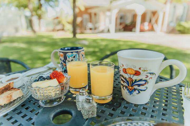 Breakfast/Coffee Service 44 of 60