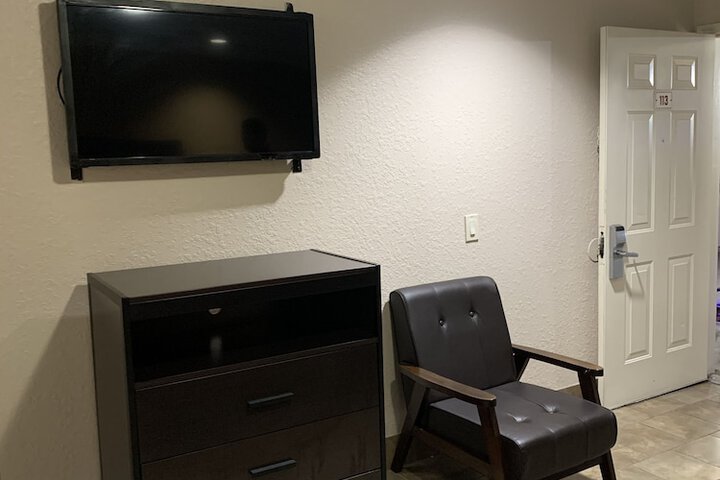 Room 9 of 17