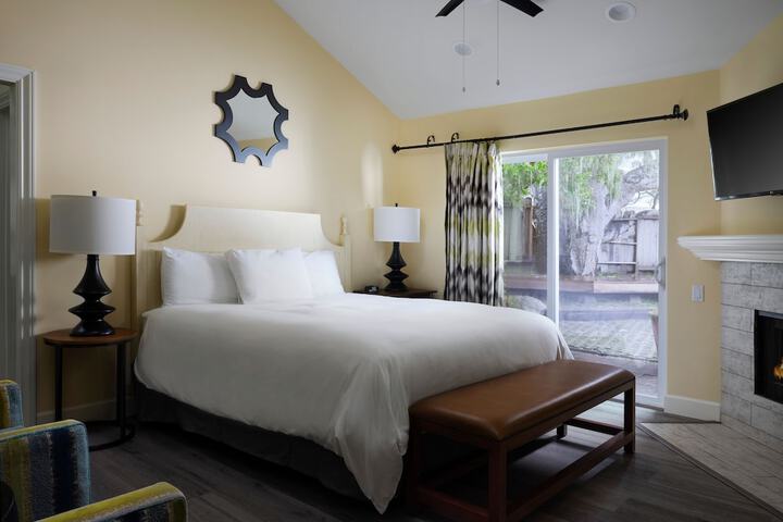 Lighthouse Lodge & Cottages