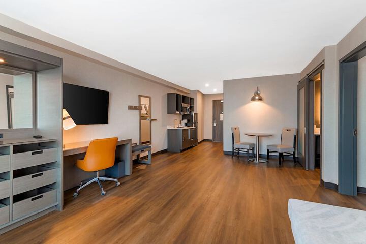 Cambria Hotel & Suites Plymouth