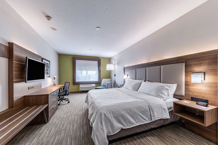 Room 9 of 33
