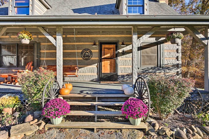 Luxe Dog-friendly Cabin w / Hot Tub & Game Room