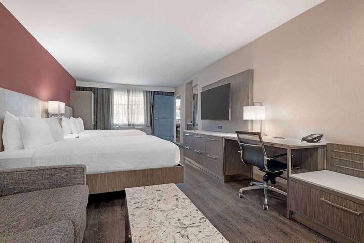 Room 8 of 34
