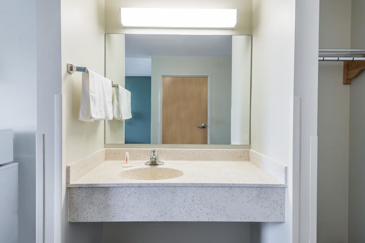 Super 8 by Wyndham Hagerstown / Halfway Area