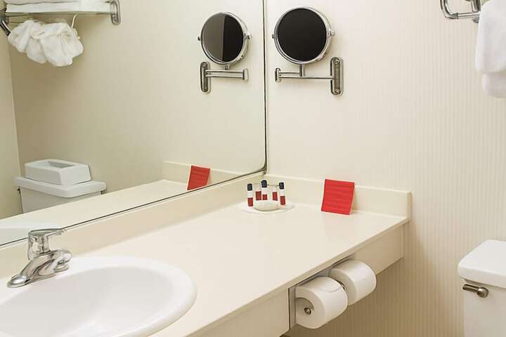 Ramada Plaza by Wyndham Regina Downtown