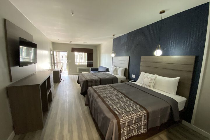 Room 8 of 10