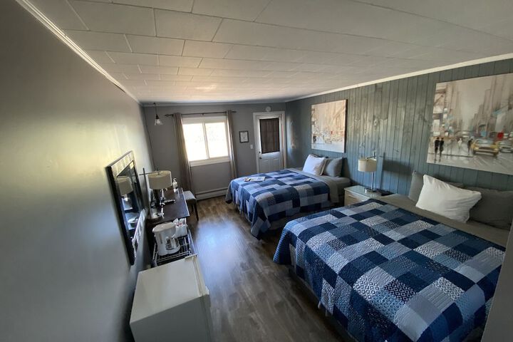 Room 28 of 102