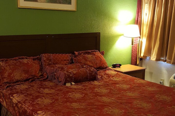 Room 16 of 24