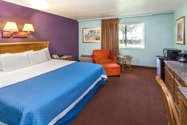Room 9 of 13