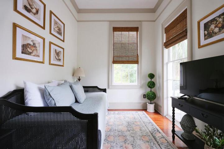 111 Waldburg street Beautifully Renovated Historic 5 bedroom 5 bath