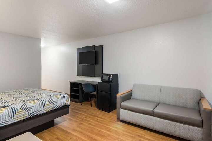 Room 32 of 38