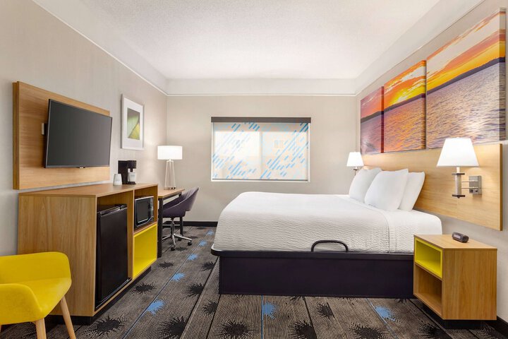 Room 19 of 34