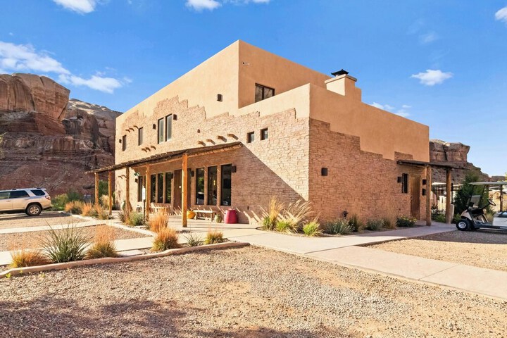 Bluff Dwellings Resort