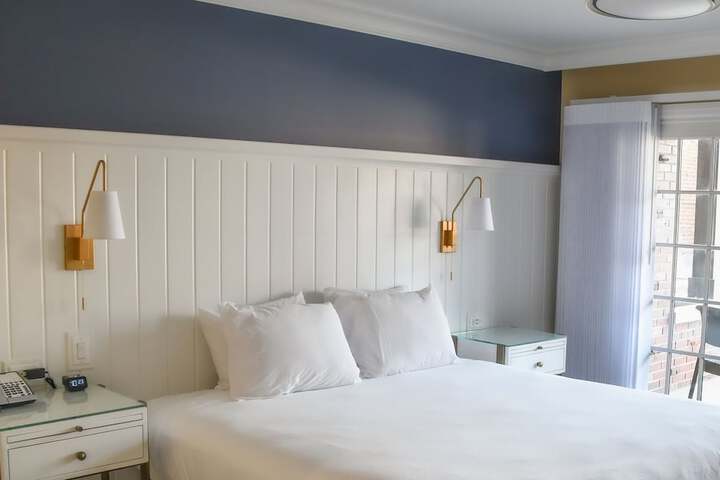 Room 33 of 68