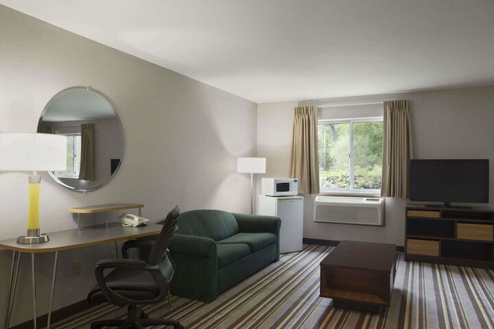 Super 8 by Wyndham Manistee