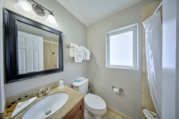 Room 6 of 12