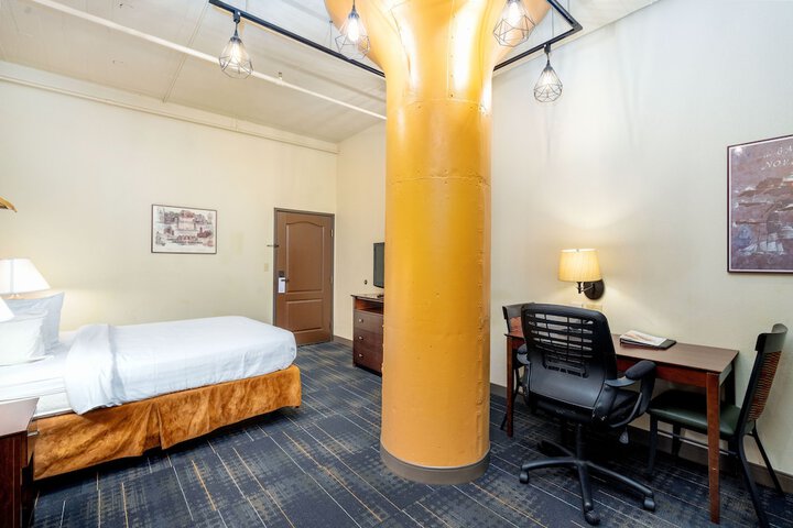 Room 40 of 74