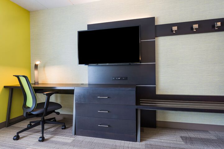 Room 11 of 33
