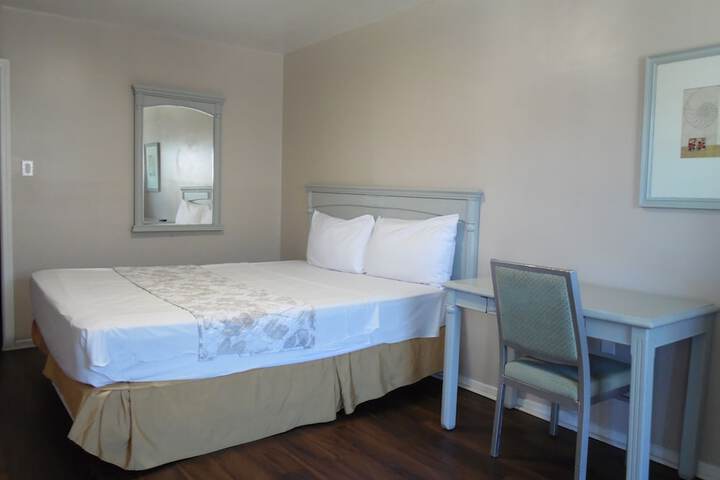 Room 34 of 85