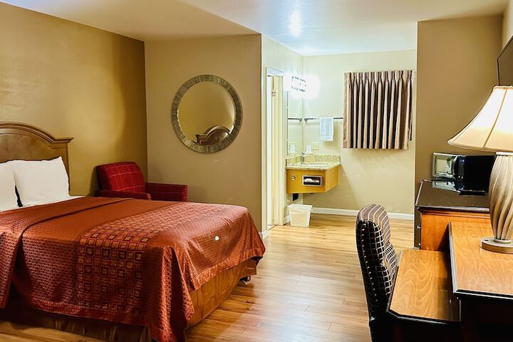 Room 12 of 27