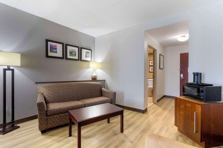 Room 25 of 32