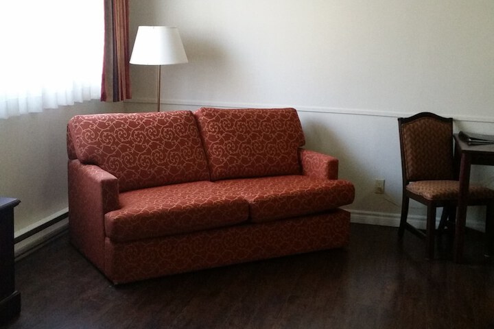 Room 9 of 37