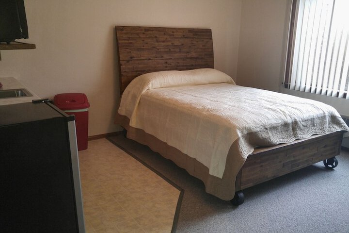 Room 9 of 18