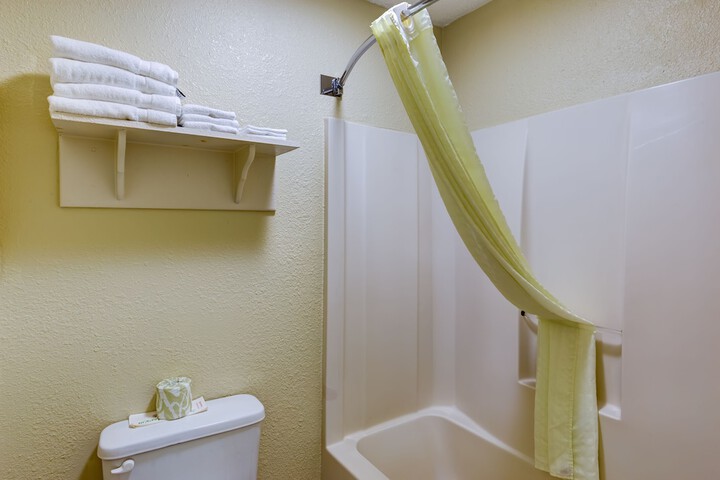 Room 10 of 18