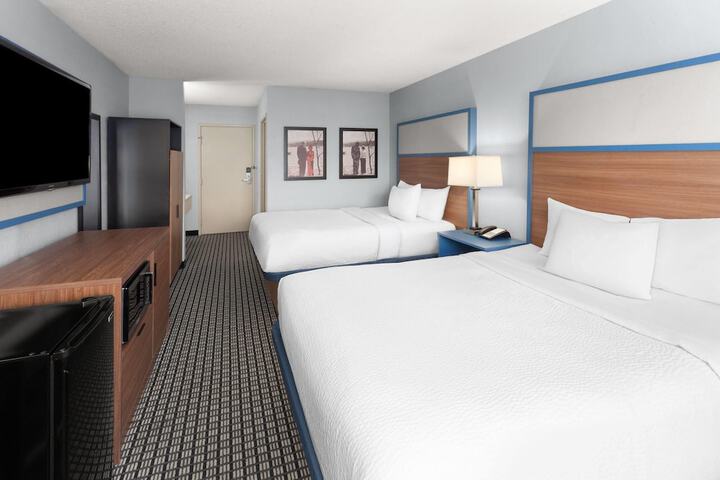 AmericInn by Wyndham Reedsburg