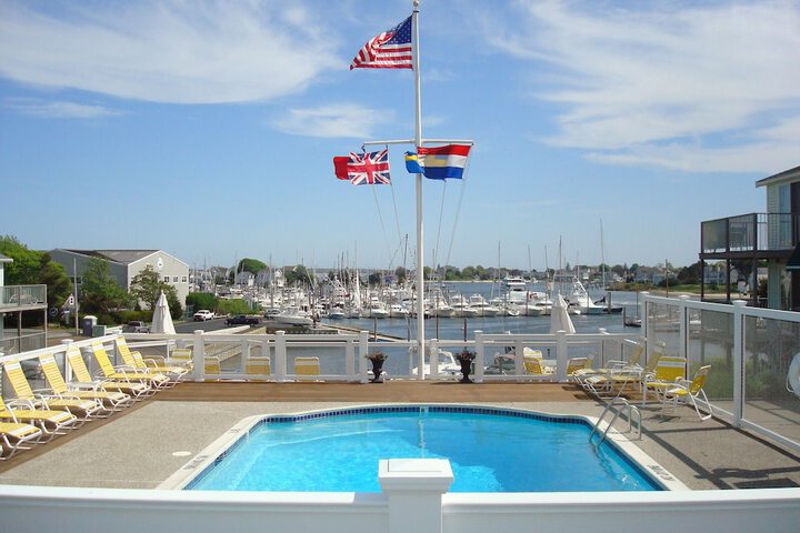 Anchor in Distinctive Waterfront Lodging