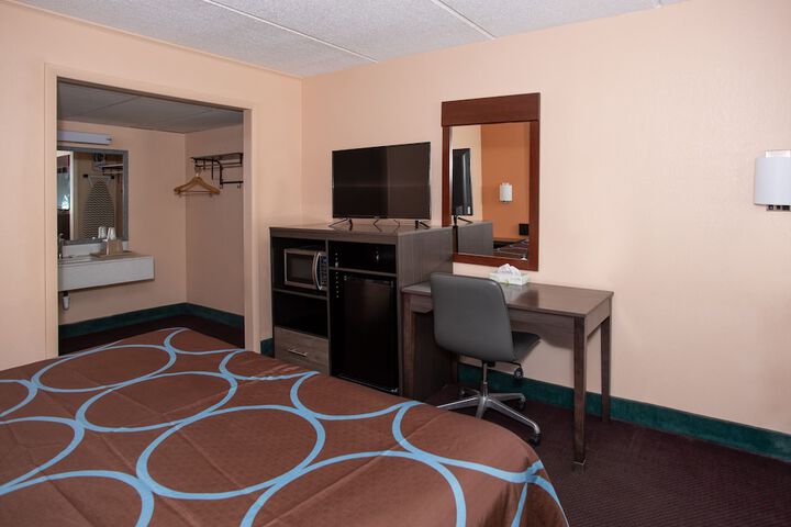 Super 8 by Wyndham Black Mountain / Asheville East