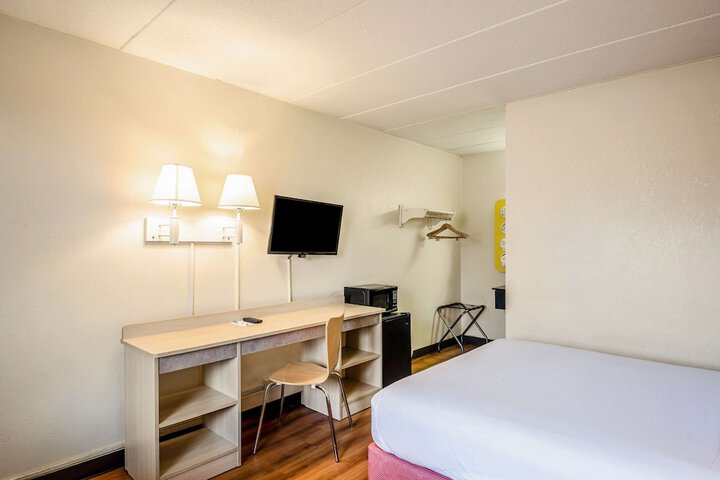 Room 18 of 49