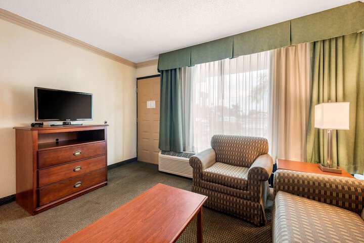 Room 19 of 40