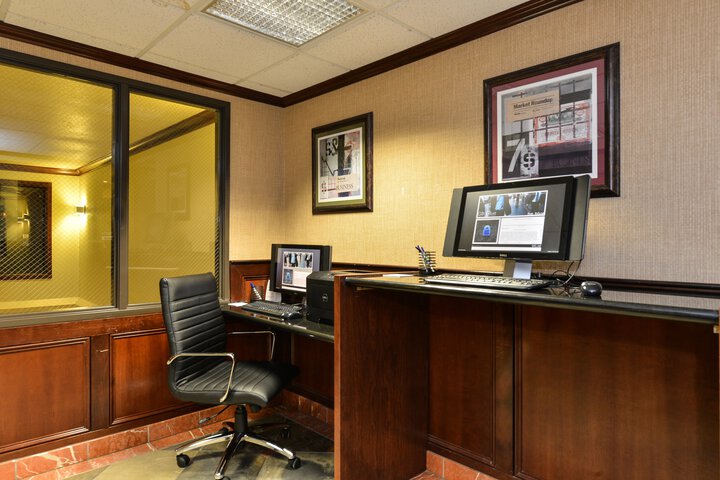 Business Center 235 of 245