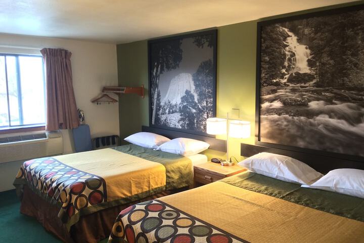 Super 8 by Wyndham Buffalo