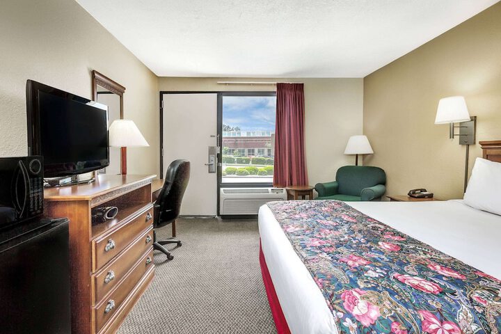 Room 6 of 35