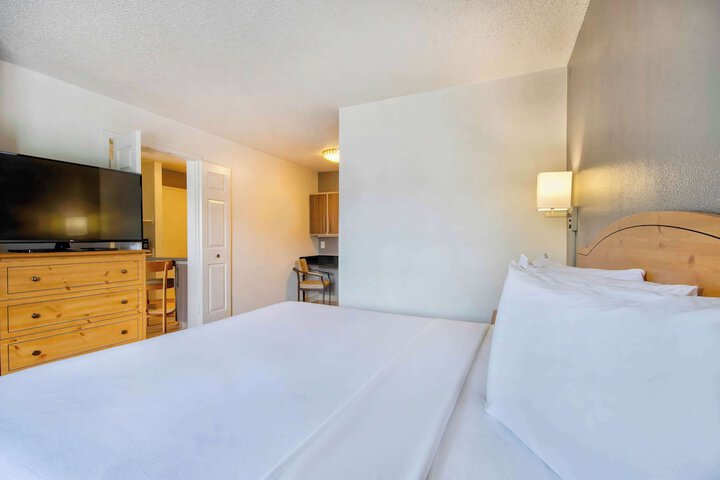 Room 15 of 25