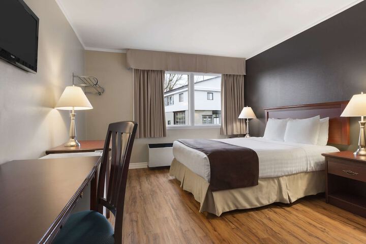 Room 11 of 26