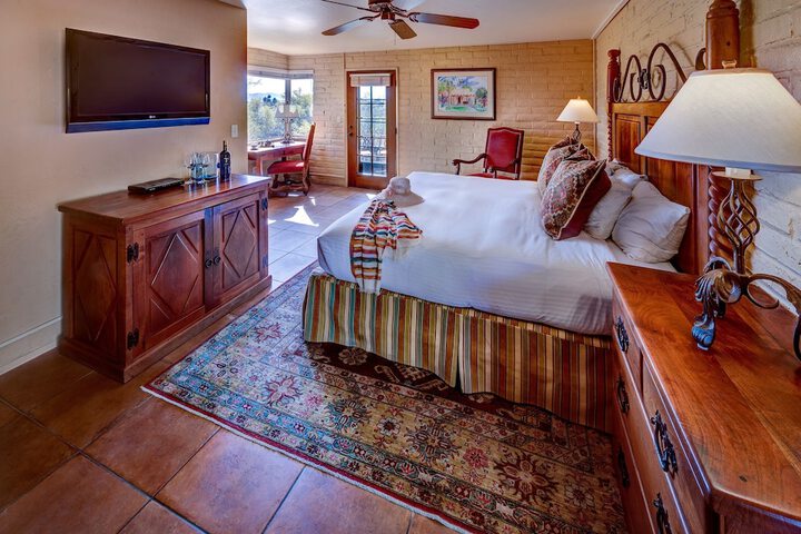 Hacienda Del Sol Guest Ranch Resort