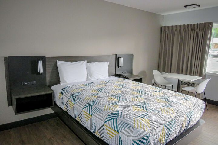 Room 17 of 37