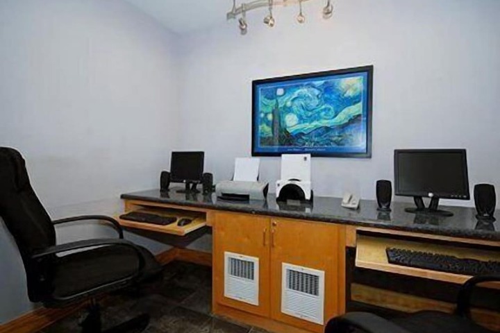 Business Center 43 of 44