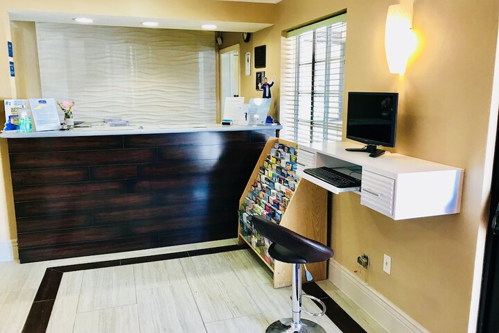 Howard Johnson by Wyndham Salinas