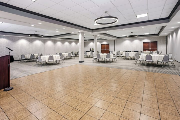 Holiday Inn Quincy East by IHG