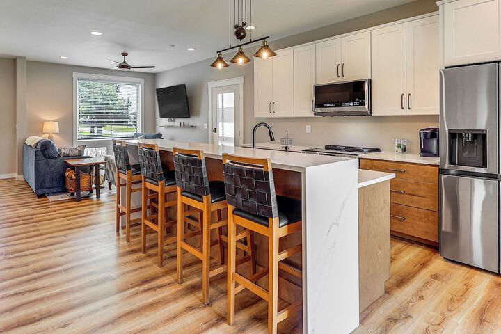 Rock Hall Retreat w / Balcony Near Park & Marina!