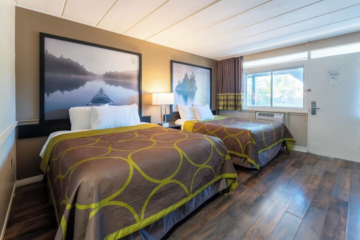 Super 8 by Wyndham Gananoque / Country Squire Resort