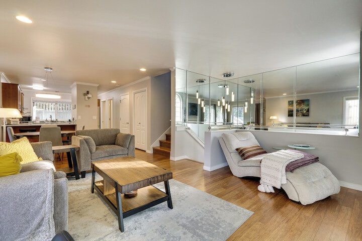 Lake Oswego Home w / Deck 9 Mi to Downtown Portland