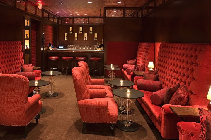 Lounge 142 of 159