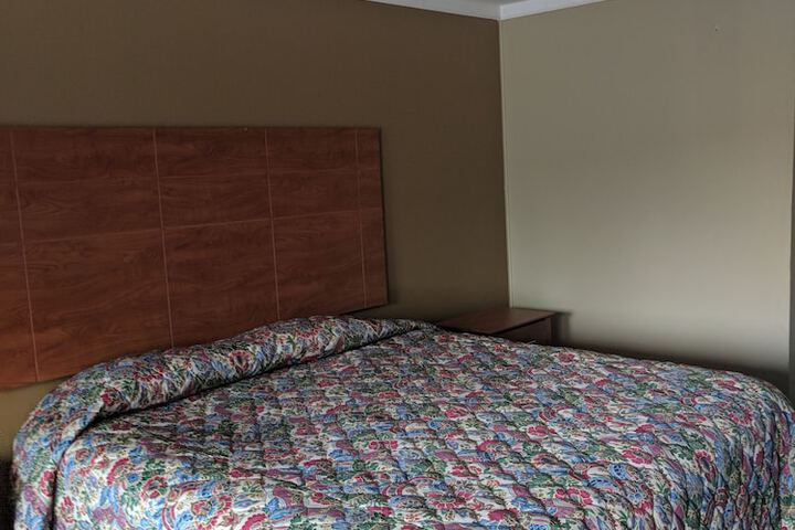 Room 8 of 18